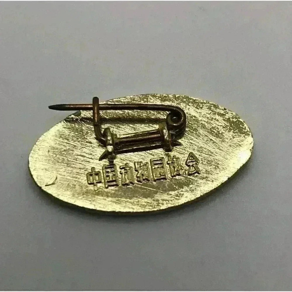 Very Rare Vintage Cloisonne Panda World Pin Badge Chinese Japanese Mama with Cub - Picture 2 of 9